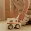 Little Dutch mentőautó figurával