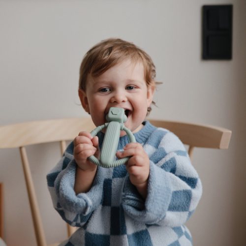 Csörgő rágóka - robotka (halvány türkiz)