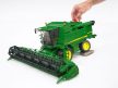Aratócséplőgép - John Deere T670i - Bruder 2132